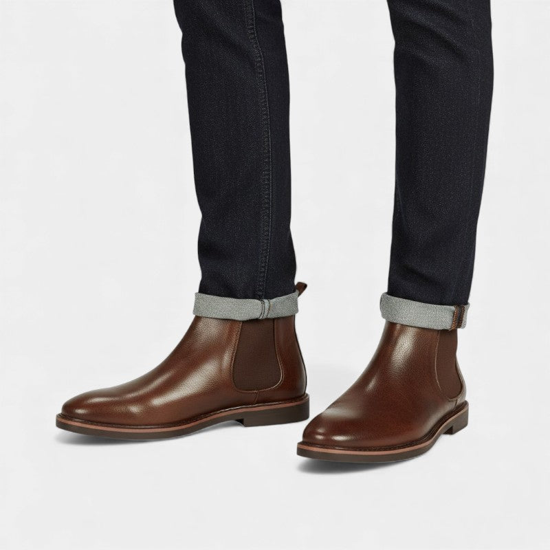 Men’s Chelsea Boots With Elastic Side Panels and Pull Tabs